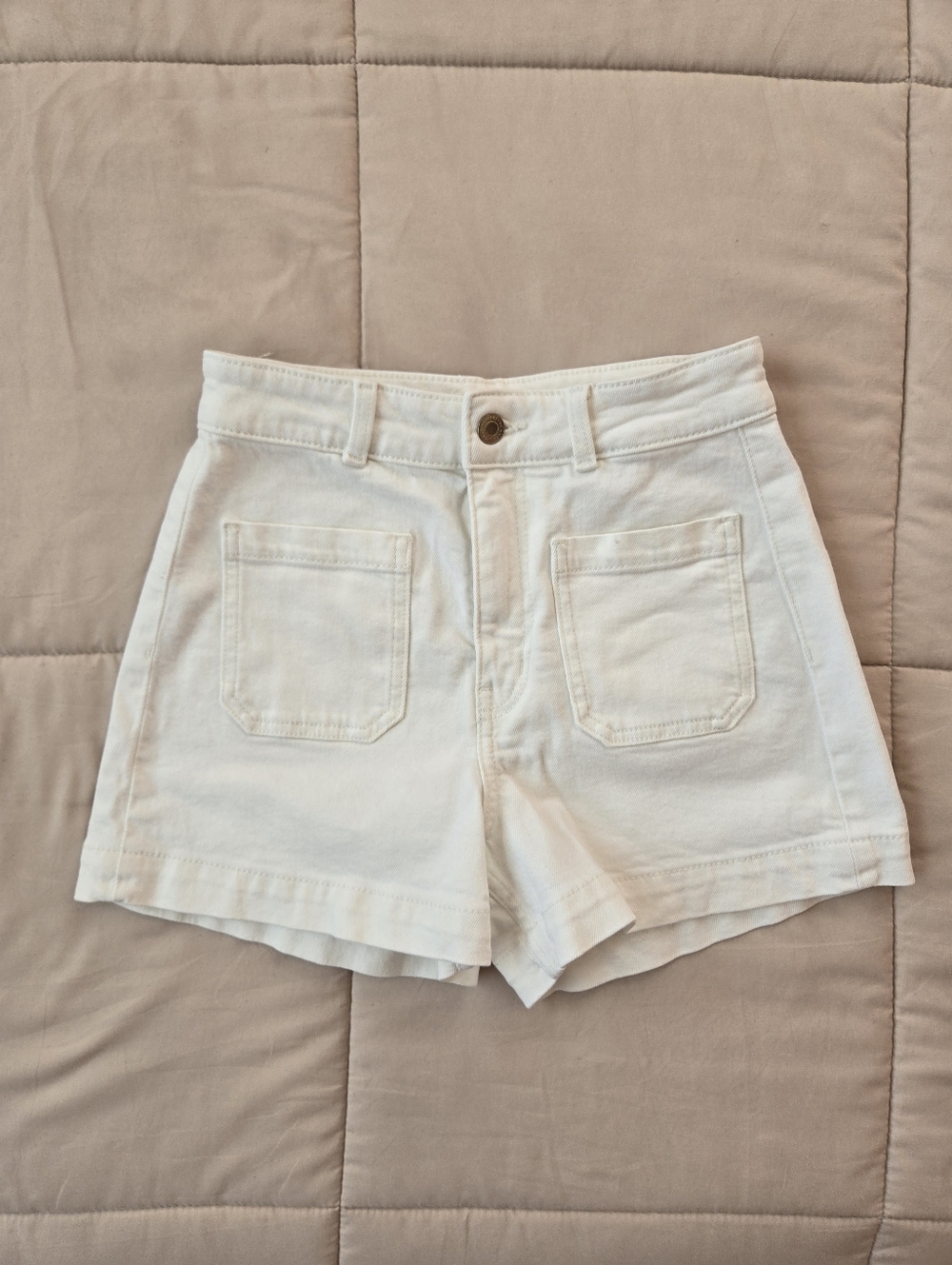 H&M Off-white Denim Shorts US 2 / EUR 34